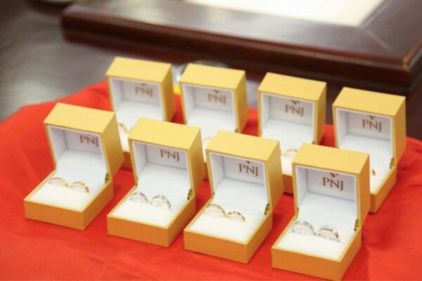 HỘP ĐỰNG NHẪN PNJ